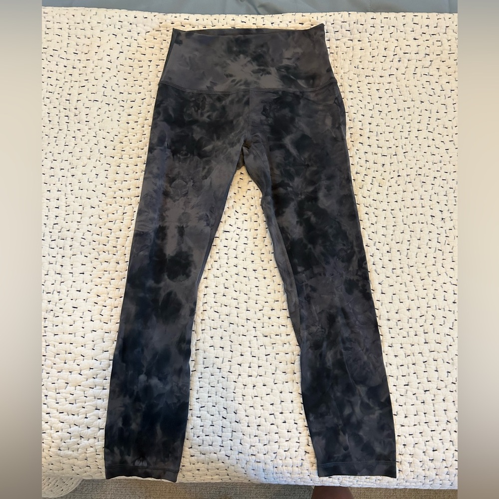 Lululemon Aligns 23” grey/black worn 2x Sz6